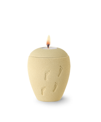 Edition Florentina Ceramica, Sandoberfläche - Gedenklicht, Fußspuren im Sand vertieft, Keramik