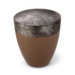 Urne Genesis "Kefali" mit handgearbeiteter Bordüre und vollbelegtem Deckel